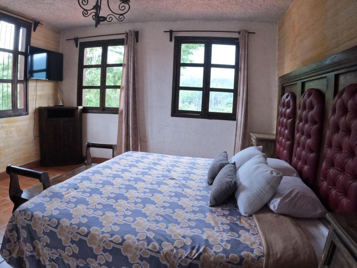 Hotel El Mirador Anexo 1 Santa Lucia Milpas Altas Bagian luar foto