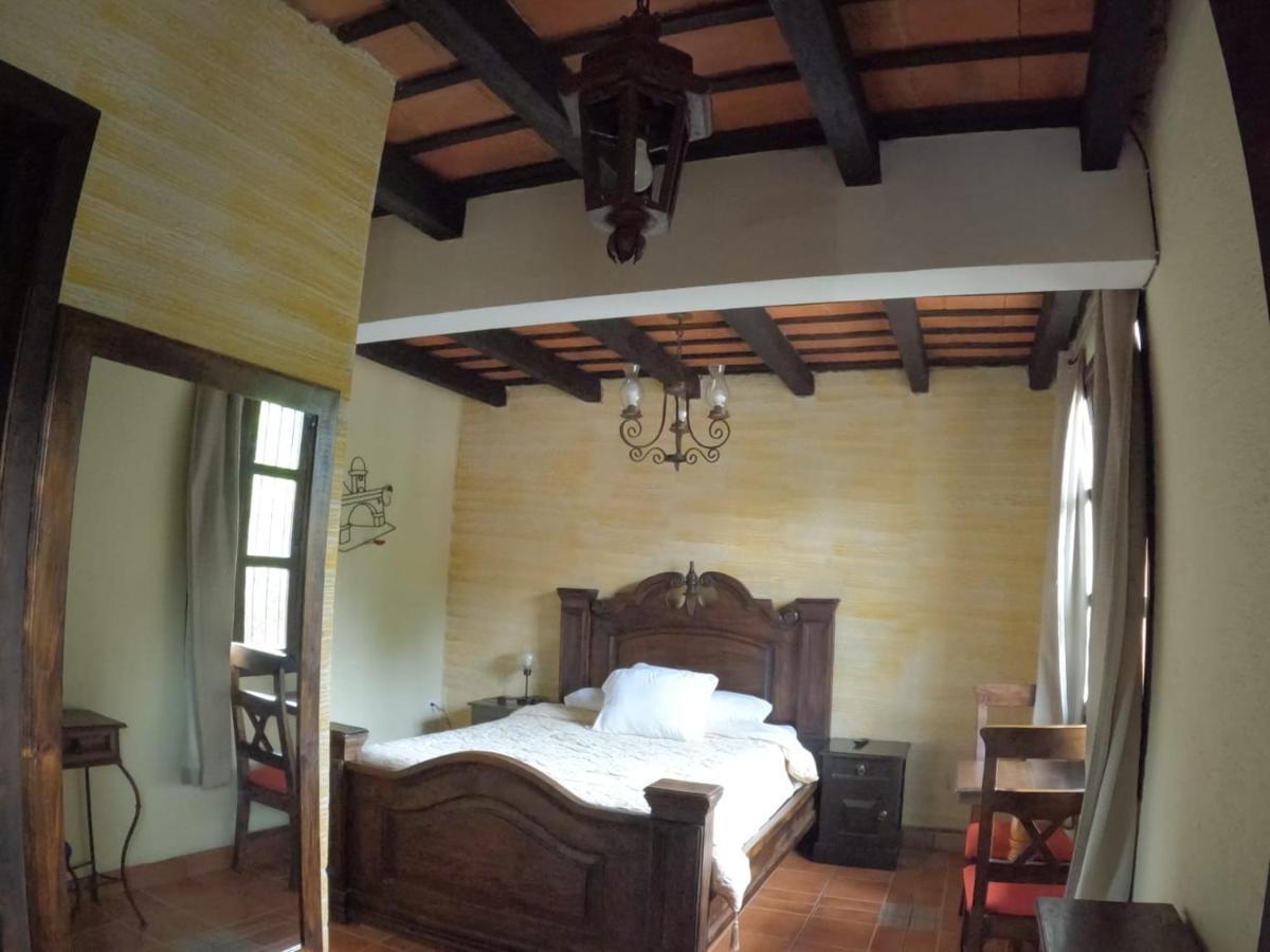 Hotel El Mirador Anexo 1 Santa Lucia Milpas Altas Ruang foto