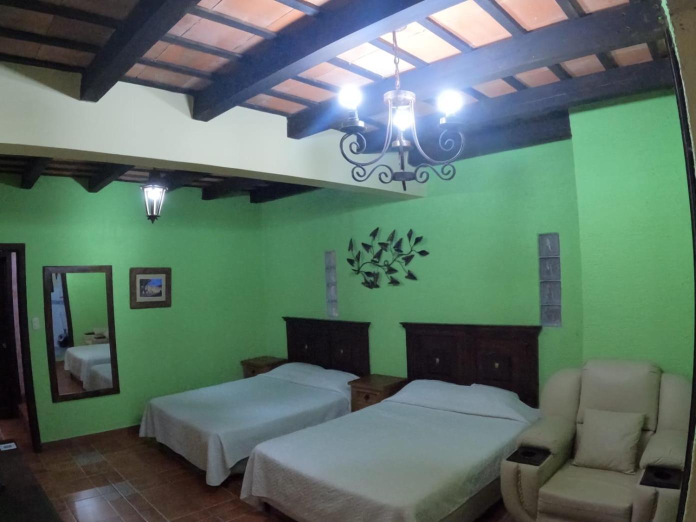 Hotel El Mirador Anexo 1 Santa Lucia Milpas Altas Ruang foto