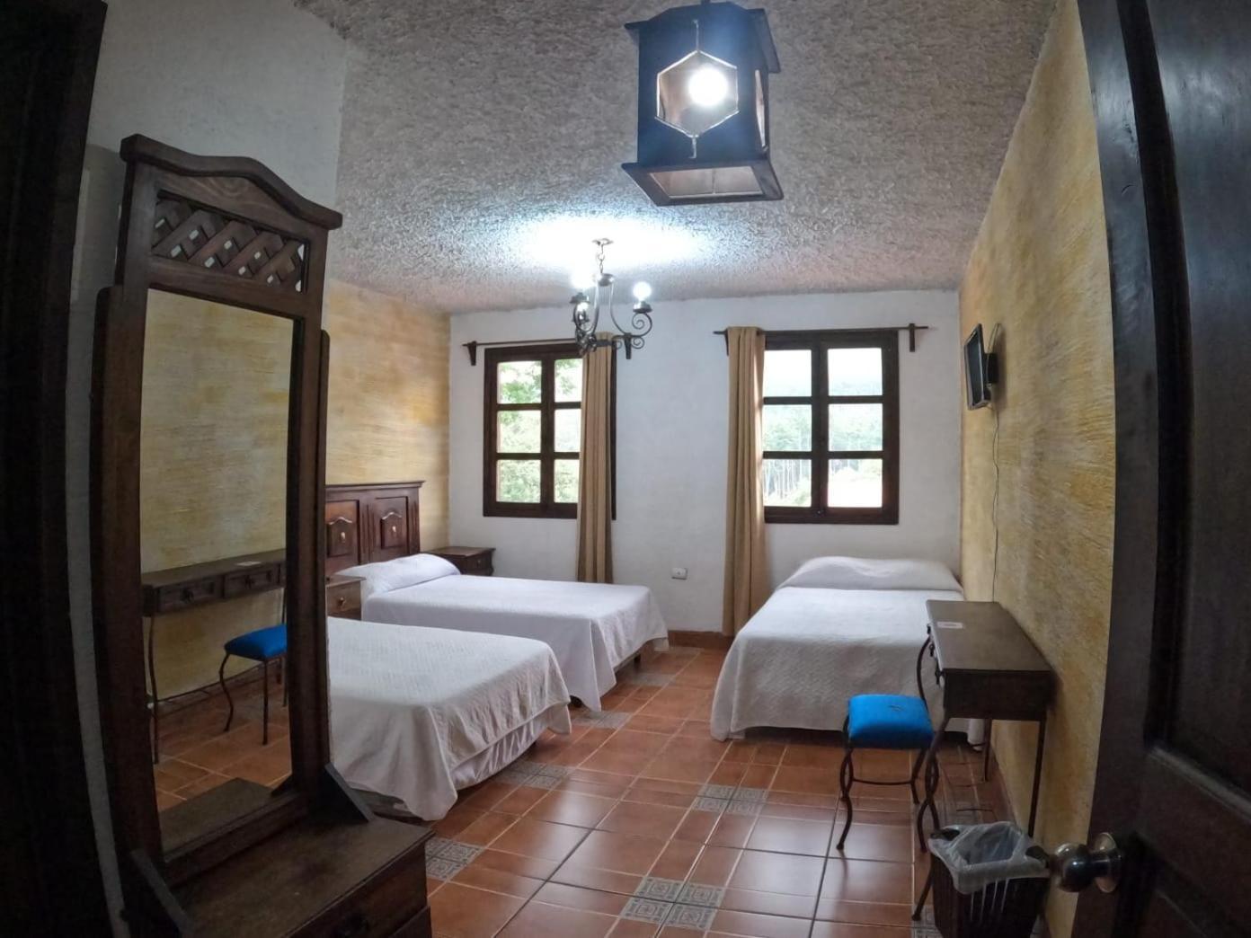 Hotel El Mirador Anexo 1 Santa Lucia Milpas Altas Ruang foto