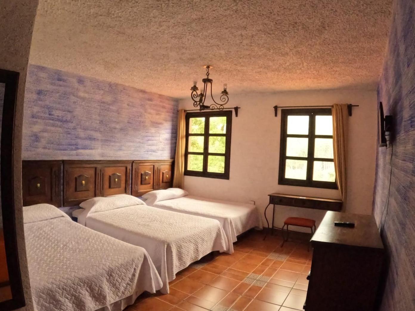 Hotel El Mirador Anexo 1 Santa Lucia Milpas Altas Ruang foto